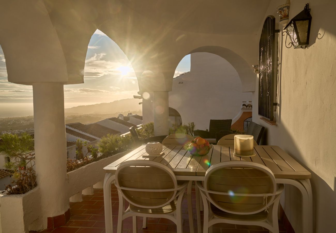 Südterrasse mit Panoramablick auf das Meer und Nerja im Capuchinos 42.
