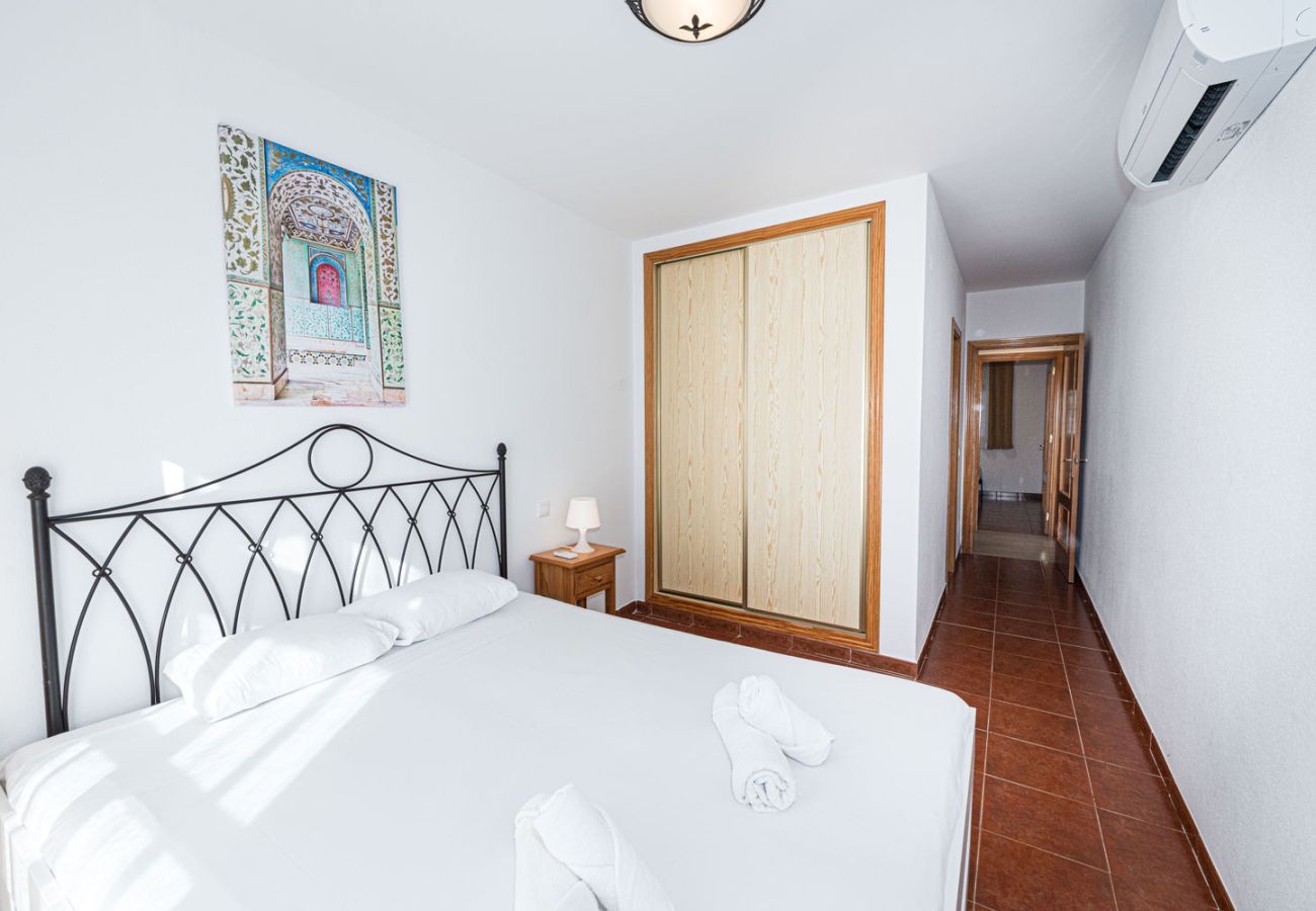 Ferienwohnung in Nerja - Ferienwohnung Valparaiso 1B am Burriana Strand mit Pool und 2 Badezimmern
