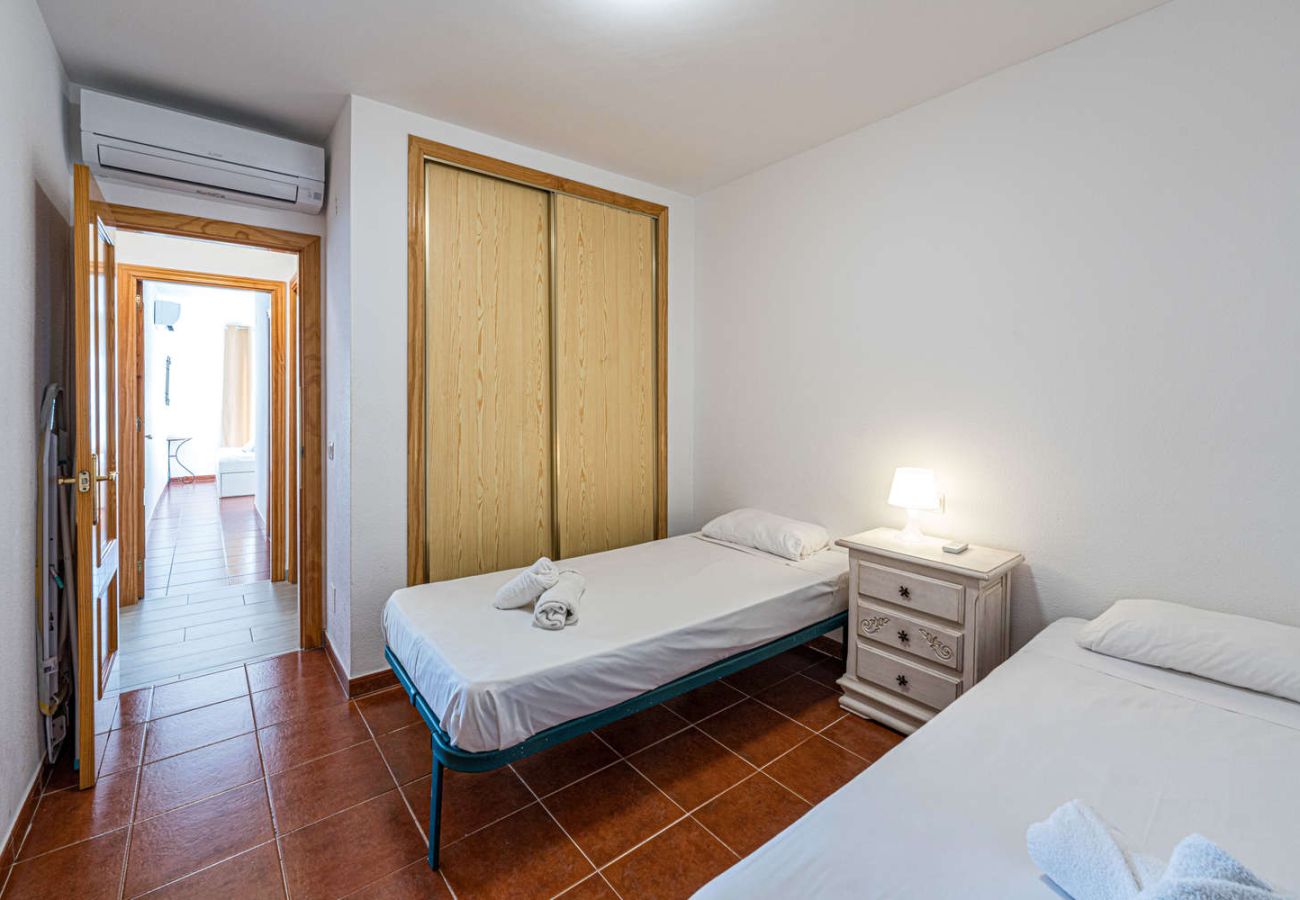 Ferienwohnung in Nerja - Ferienwohnung Valparaiso 1B am Burriana Strand mit Pool und 2 Badezimmern