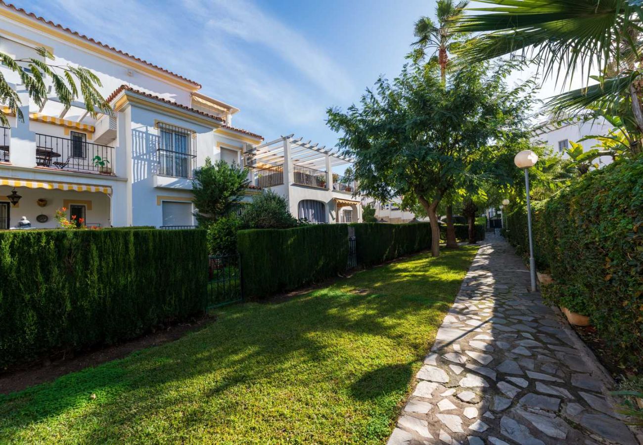 Ferienwohnung in Nerja - Ferienwohnung Valparaiso 1B am Burriana Strand mit Pool und 2 Badezimmern