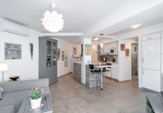 Ferienwohnung in Nerja - Apartamento Urban Suite by Casasol 