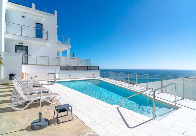 Ganzjährig geöffneter Gemeinschafts-Salzwasserpool in der Anlage Terrazas de Ladera, Nerja.