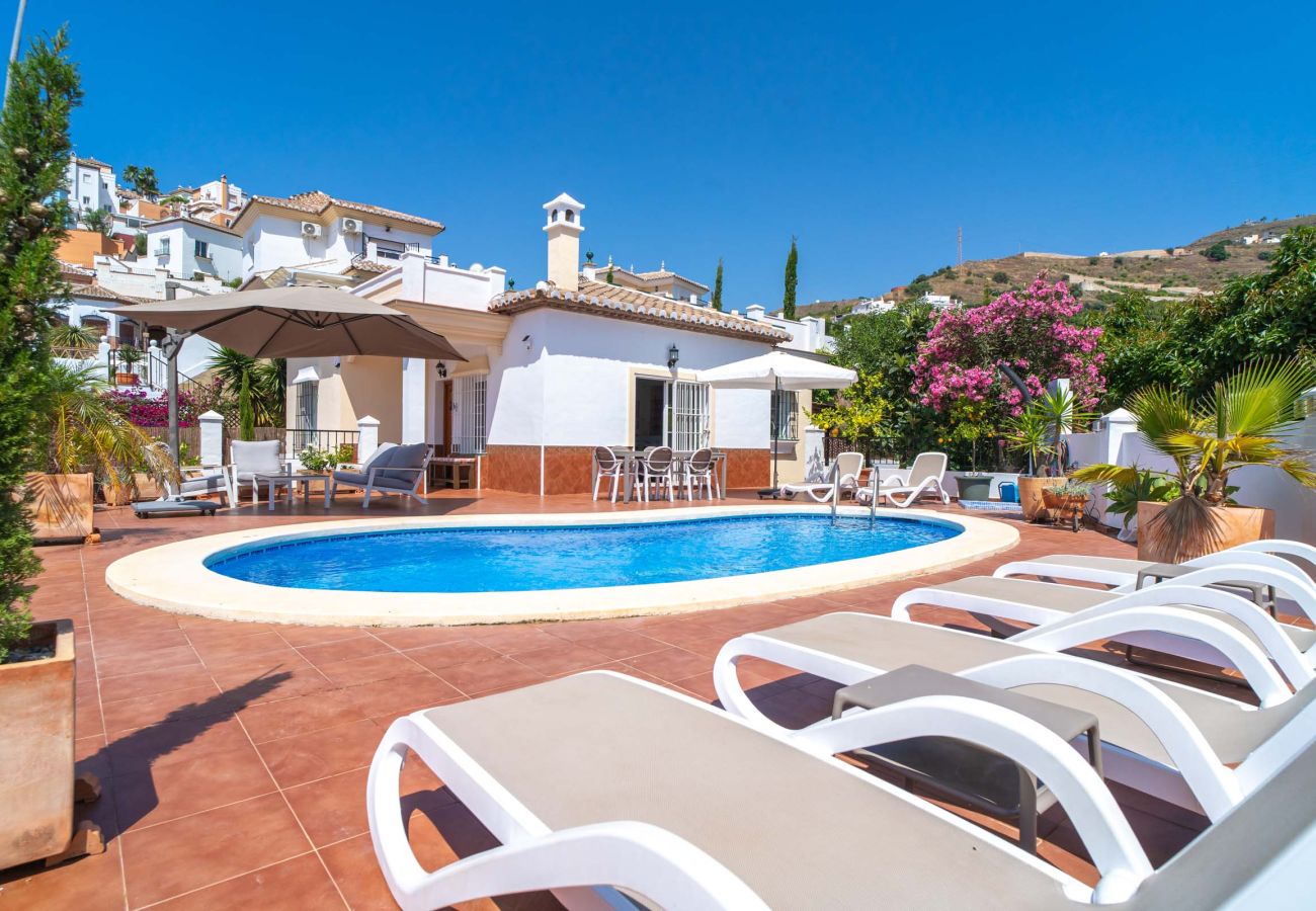 Villa in Torrox Costa - Villa Calidum: Villa mit privatem Pool in Nerja