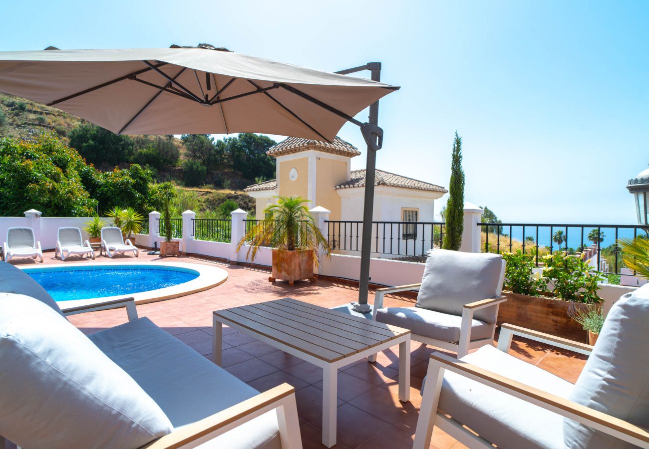 Villa in Torrox Costa - Villa Calidum: Villa mit privatem Pool in Nerja