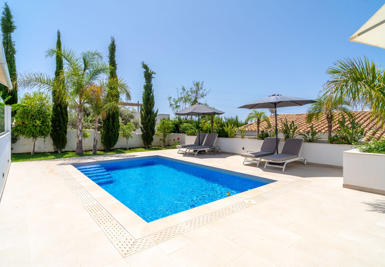 Villa in Nerja - Villa Grand Pool Terrace by Casasol