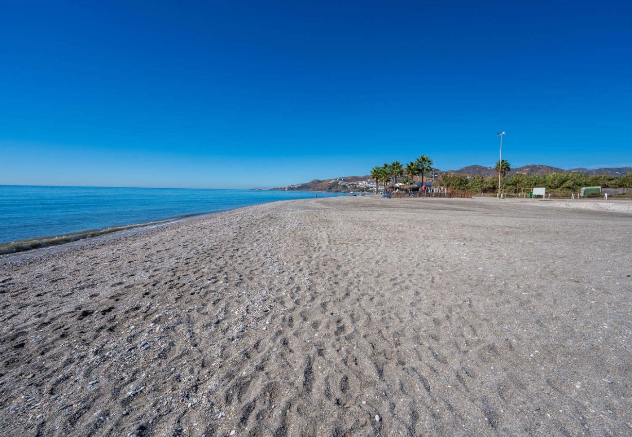 Ferienwohnung in Nerja - Stella Maris Nerja Beachfront Apartment, Sea View 