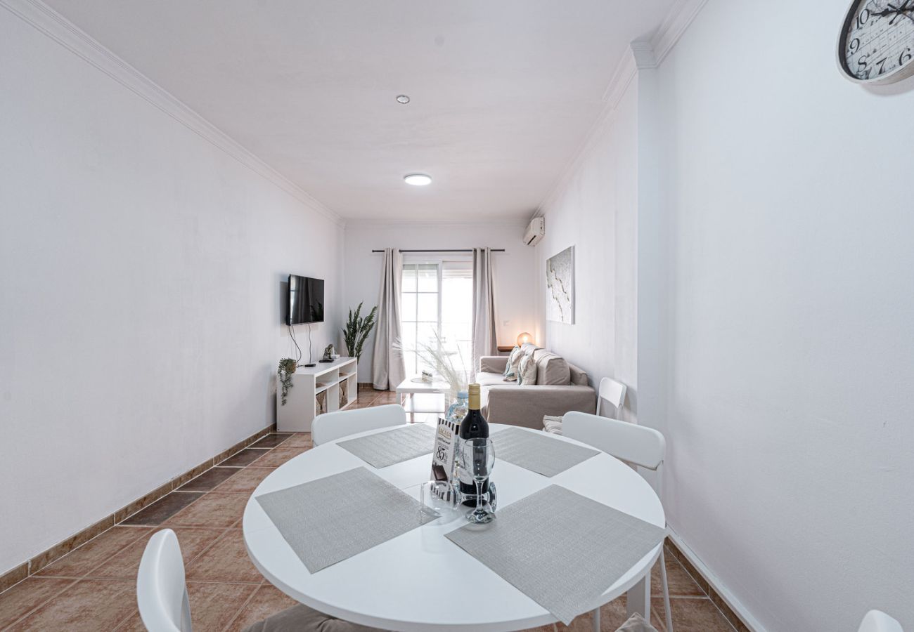 Ferienwohnung in Nerja - Torrecilla Urban Beach Nerja: Moderne Ferienwohnung mit Dachpool