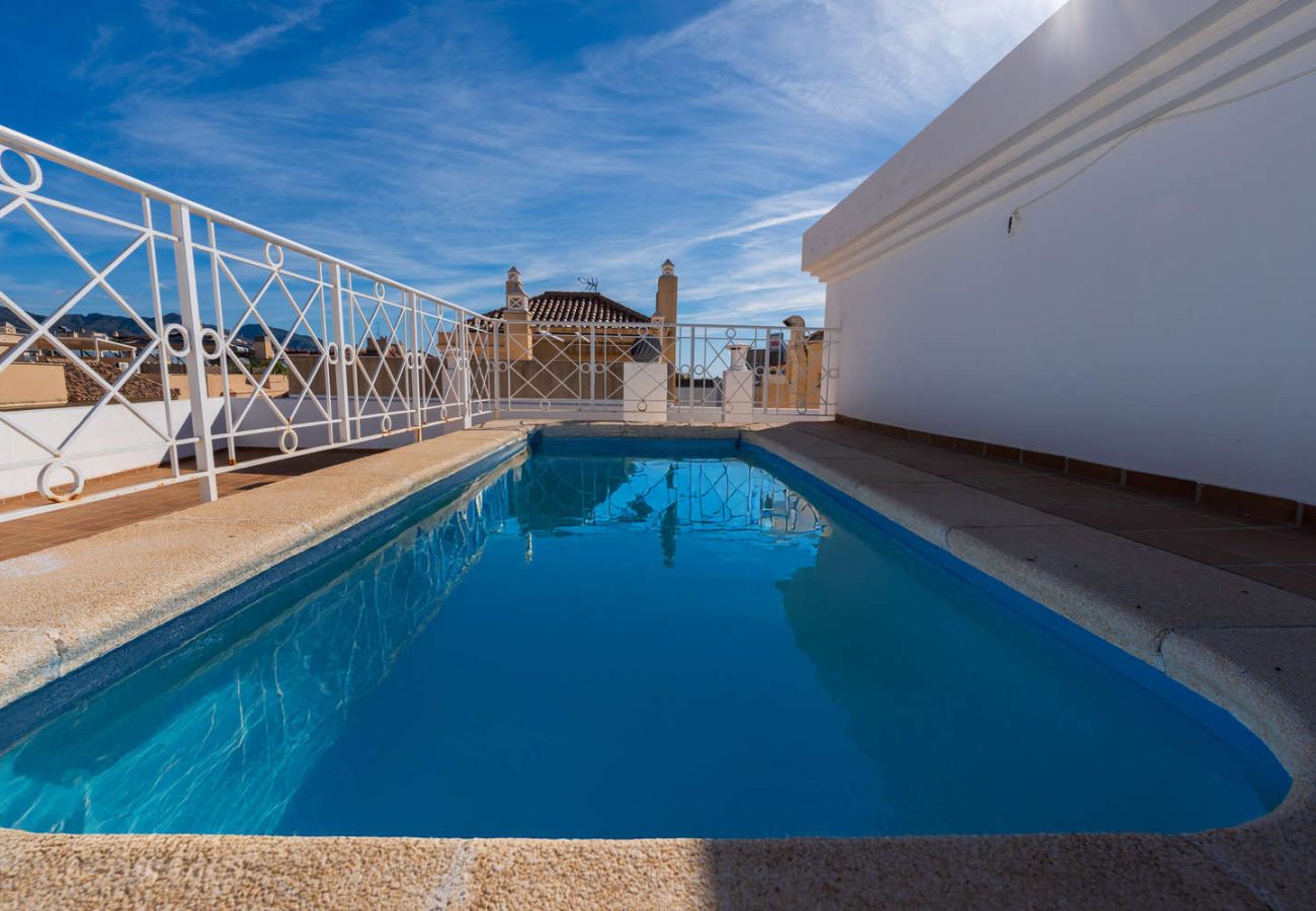 Ferienwohnung in Nerja - Torrecilla Urban Beach Nerja: Moderne Ferienwohnung mit Dachpool