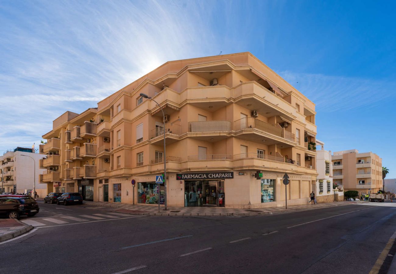 Ferienwohnung in Nerja - Torrecilla Urban Beach Nerja: Moderne Ferienwohnung mit Dachpool