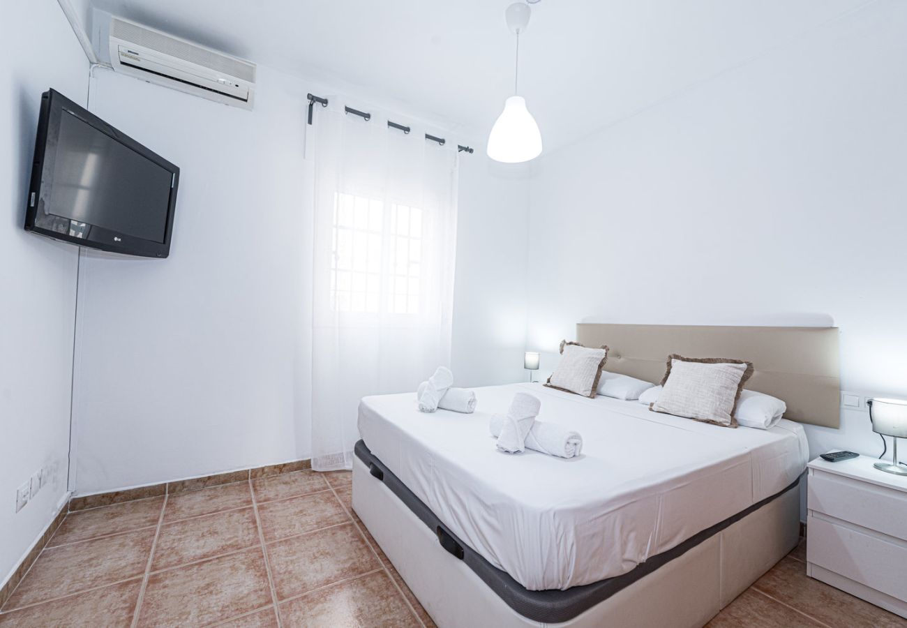 Ferienwohnung in Nerja - Torrecilla Urban Beach Nerja: Moderne Ferienwohnung mit Dachpool