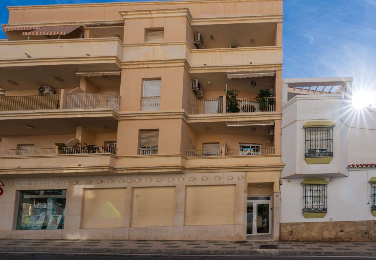 Ferienwohnung in Nerja - Torrecilla Urban Beach Nerja: Moderne Ferienwohnung mit Dachpool