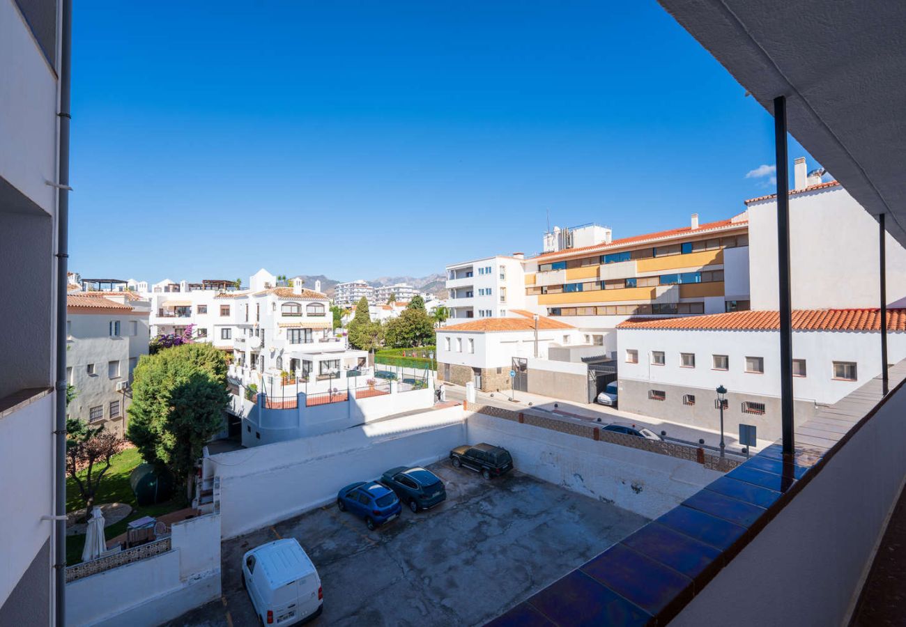 Gemeinschaftsparkplatz des Gebäudes Acapulco für Gäste verfügbar