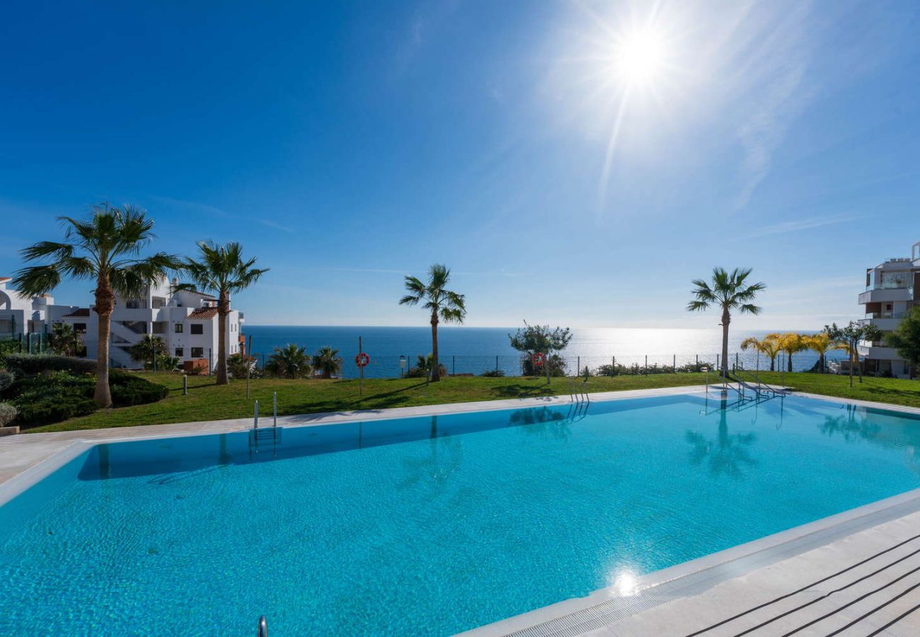 Ferienwohnung in Torrox Costa - Isea Calaceite 1111: Luxus-Apartment mit Meer- und Poolblick