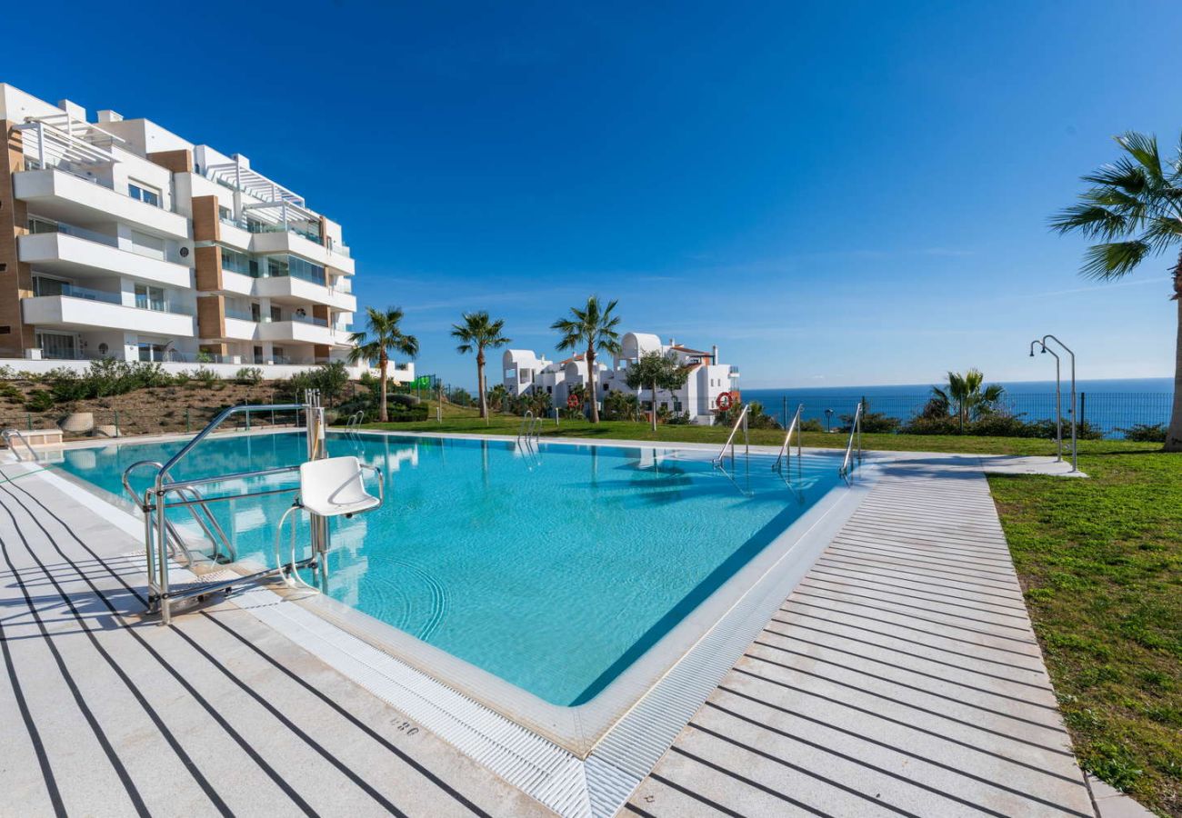 Ferienwohnung in Torrox Costa - Isea Calaceite 1111: Luxus-Apartment mit Meer- und Poolblick