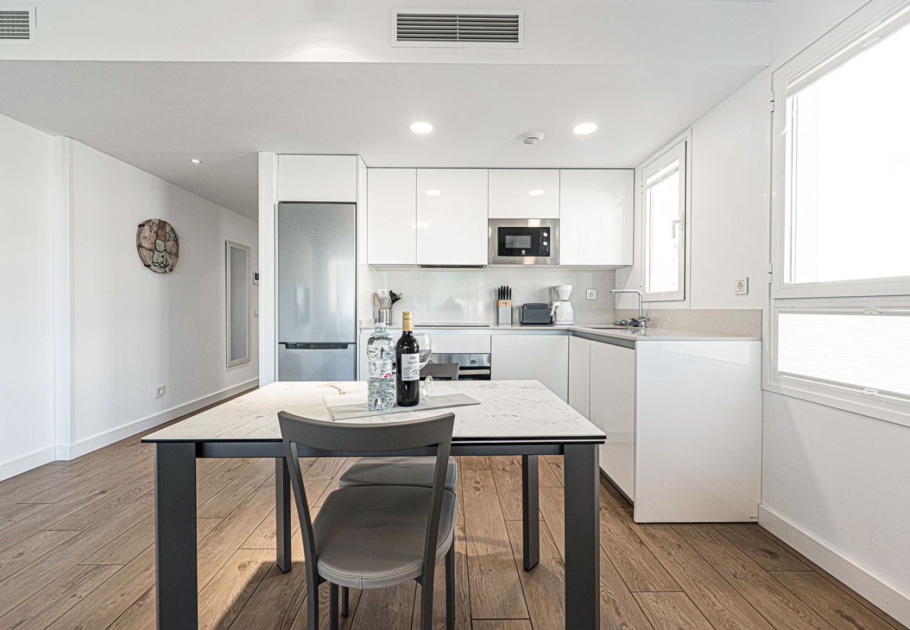 Ferienwohnung in Torrox Costa - Isea Calaceite 1111: Luxus-Apartment mit Meer- und Poolblick