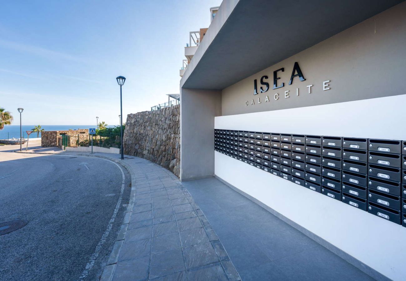 Ferienwohnung in Torrox Costa - Isea Calaceite 1111: Luxus-Apartment mit Meer- und Poolblick