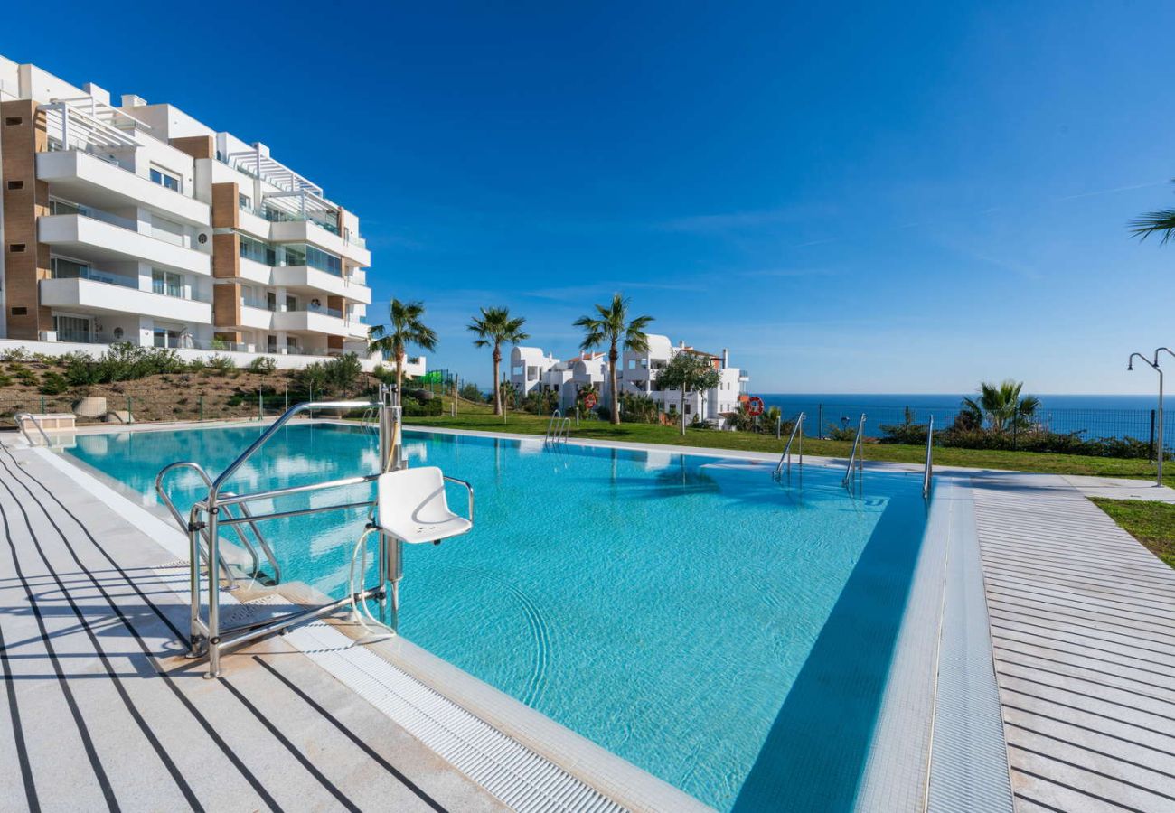 Ferienwohnung in Torrox Costa - Isea Calaceite 1111: Luxus-Apartment mit Meer- und Poolblick
