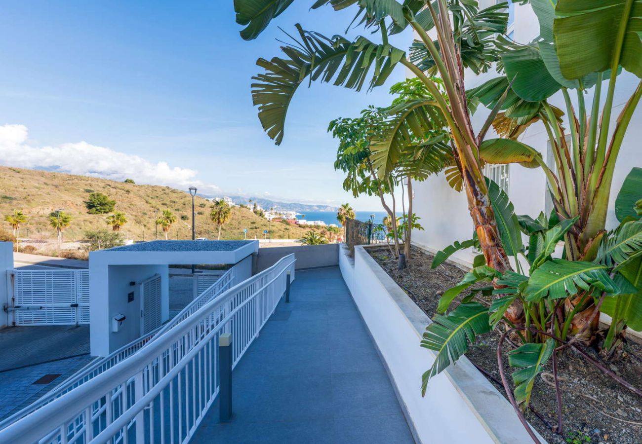 Ferienwohnung in Torrox Costa - Isea Calaceite 1111: Luxus-Apartment mit Meer- und Poolblick