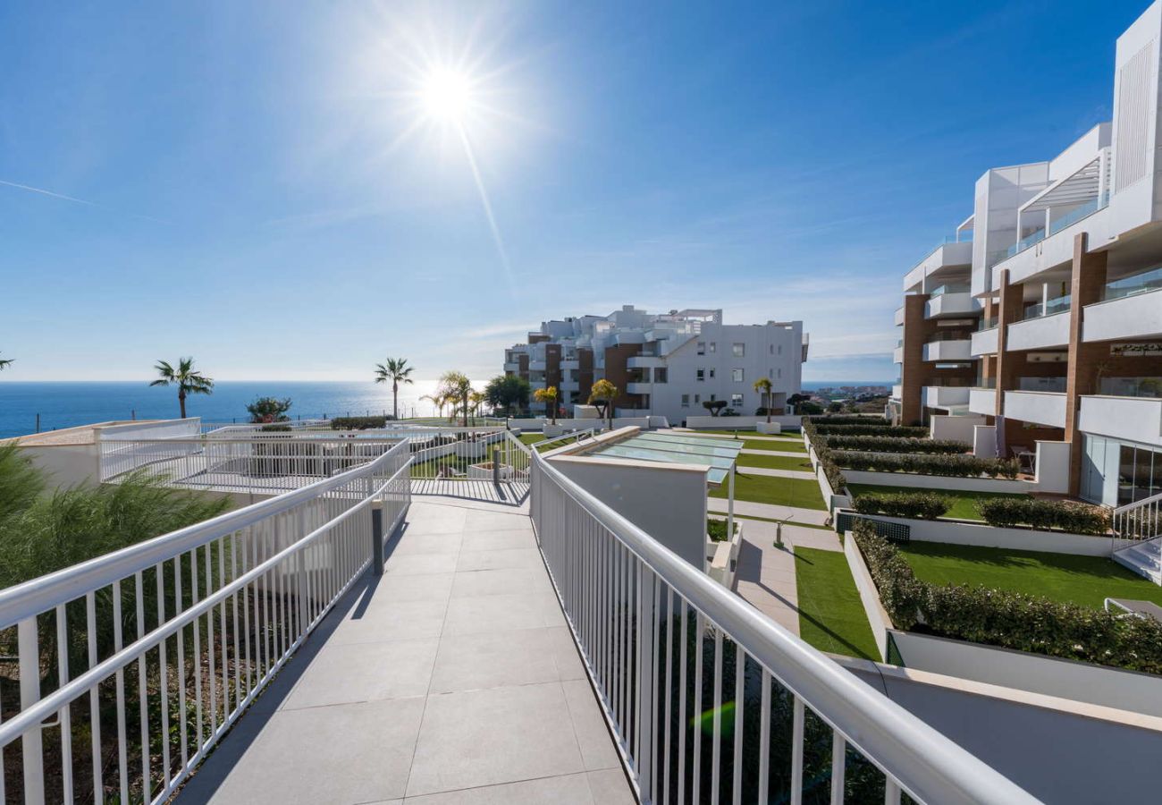 Ferienwohnung in Torrox Costa - Isea Calaceite 1111: Luxus-Apartment mit Meer- und Poolblick