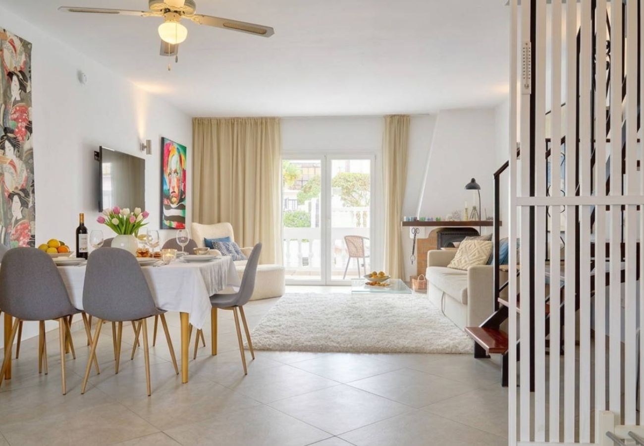 Doppelhaushälfte in Nerja - Casa Lavanda – Ferienhaus in Nerja mit Meerblick und Pool