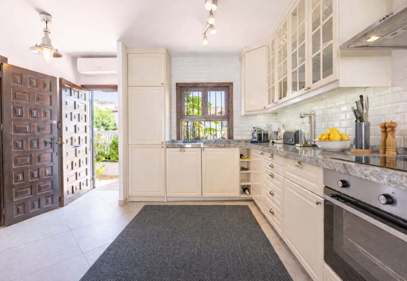 Doppelhaushälfte in Nerja - Casa Lavanda – Ferienhaus in Nerja mit Meerblick und Pool