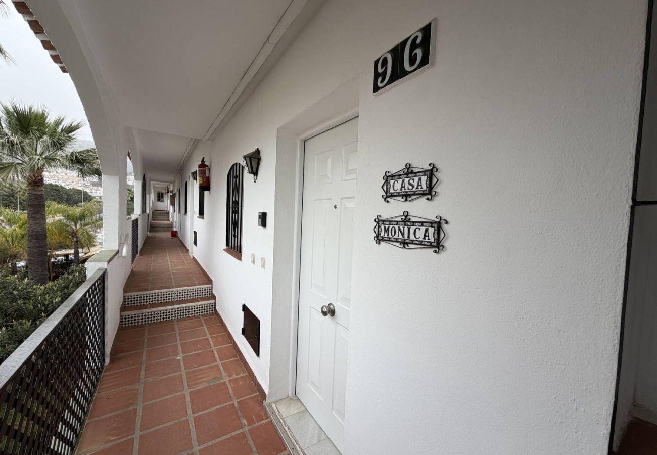 Ferienwohnung in Nerja - Ferienwohnung Casa Monica in Verano Azul: Meerblick und Dach-Solarium