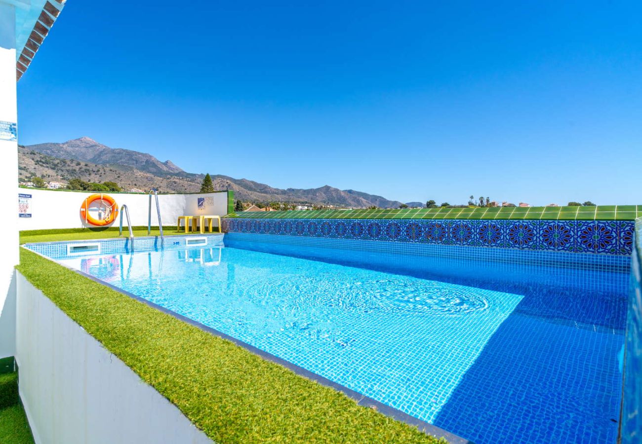 Ferienwohnung in Nerja - Ferienwohnung Casa Monica in Verano Azul: Meerblick und Dach-Solarium