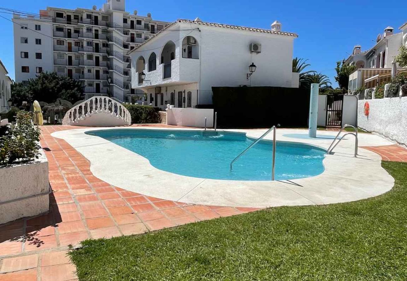 Ferienwohnung in Nerja - Ferienwohnung Casa Monica in Verano Azul: Meerblick und Dach-Solarium