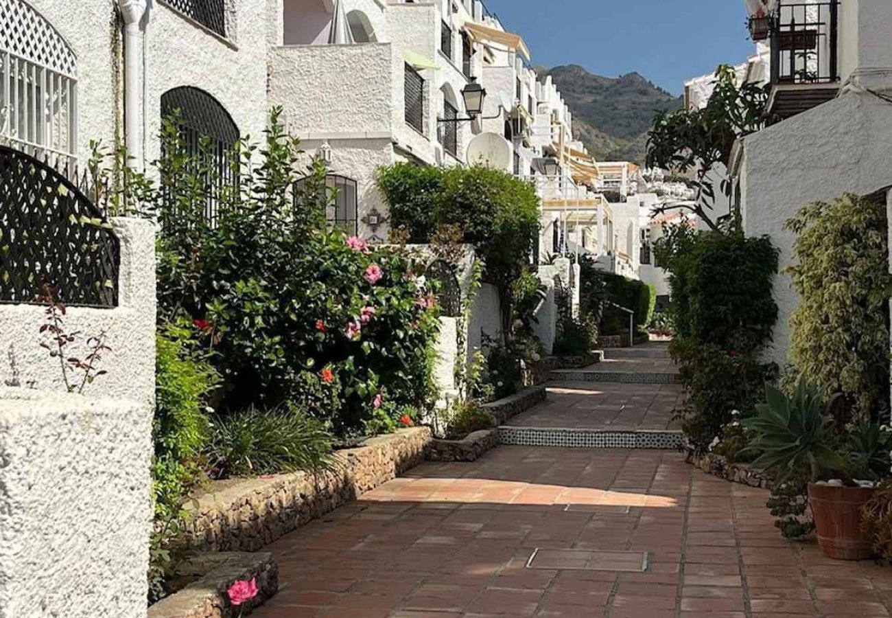 Ferienwohnung in Nerja - Ferienwohnung Casa Monica in Verano Azul: Meerblick und Dach-Solarium