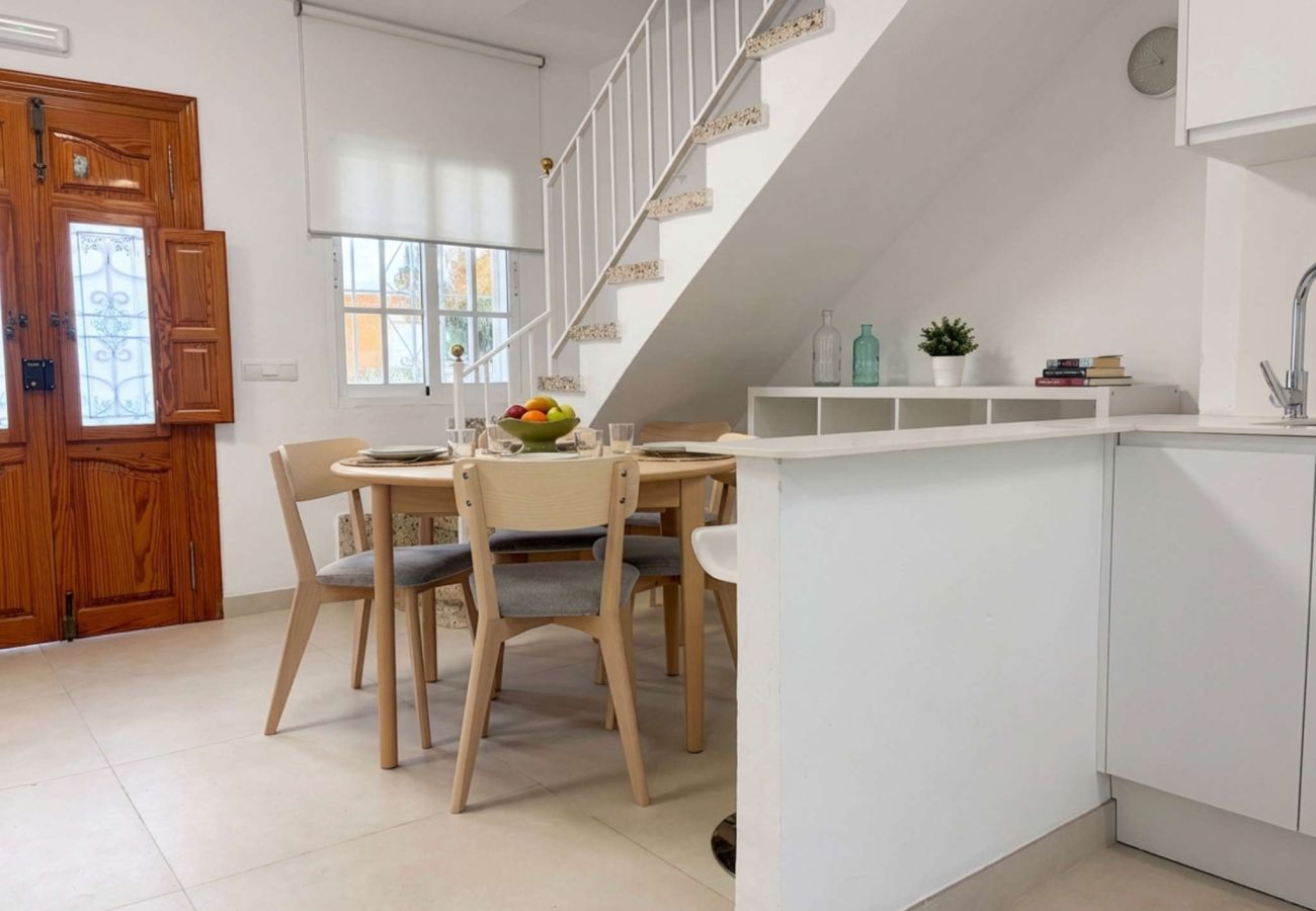 Doppelhaushälfte in Nerja - Casa Chica: Ferienhaus mit privater Dachterrasse in der Calle Cristo, Nerja