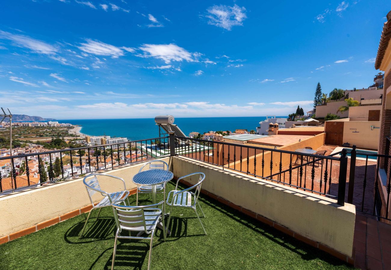 Terrasse mit Esstisch und Panoramablick auf das Meer, Villa Punta Lara 15 Nerja