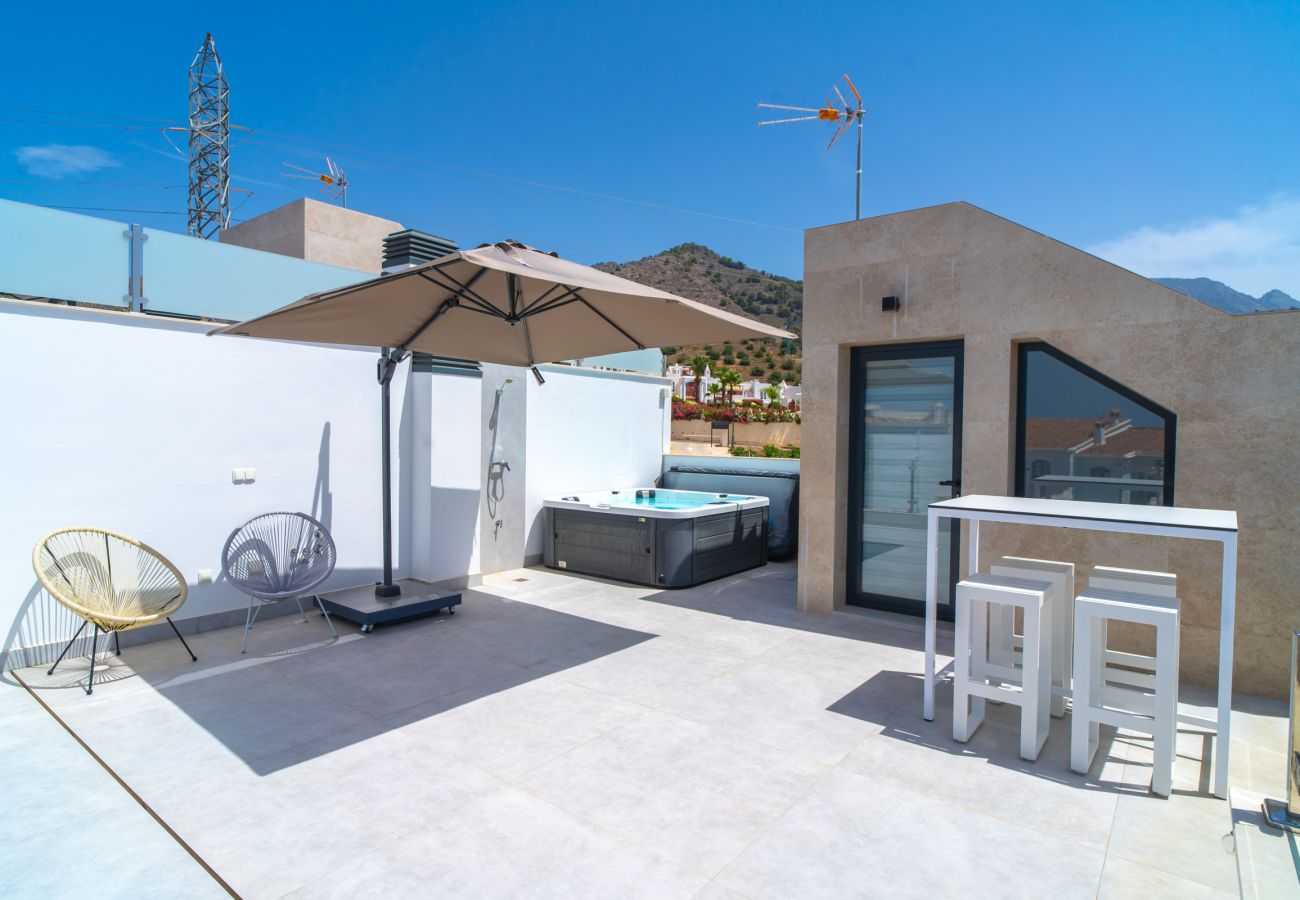 Villa in Nerja - Casa Mezcal – Villa für 4 Personen mit privatem Pool und Whirlpool in Nerja
