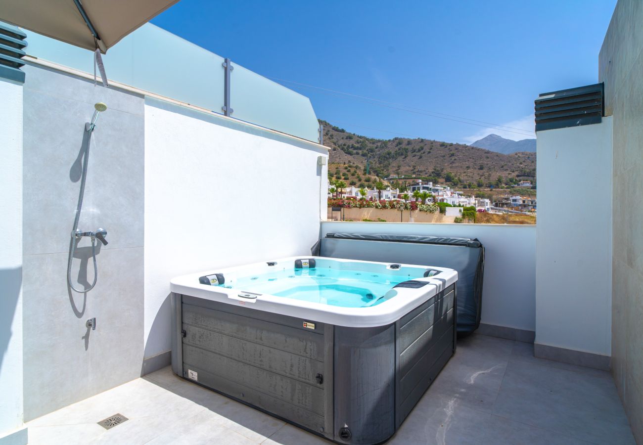 Villa in Nerja - Casa Mezcal – Villa für 4 Personen mit privatem Pool und Whirlpool in Nerja