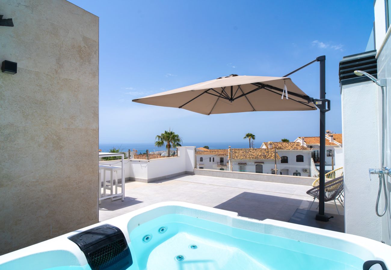 Villa in Nerja - Casa Mezcal – Villa für 4 Personen mit privatem Pool und Whirlpool in Nerja