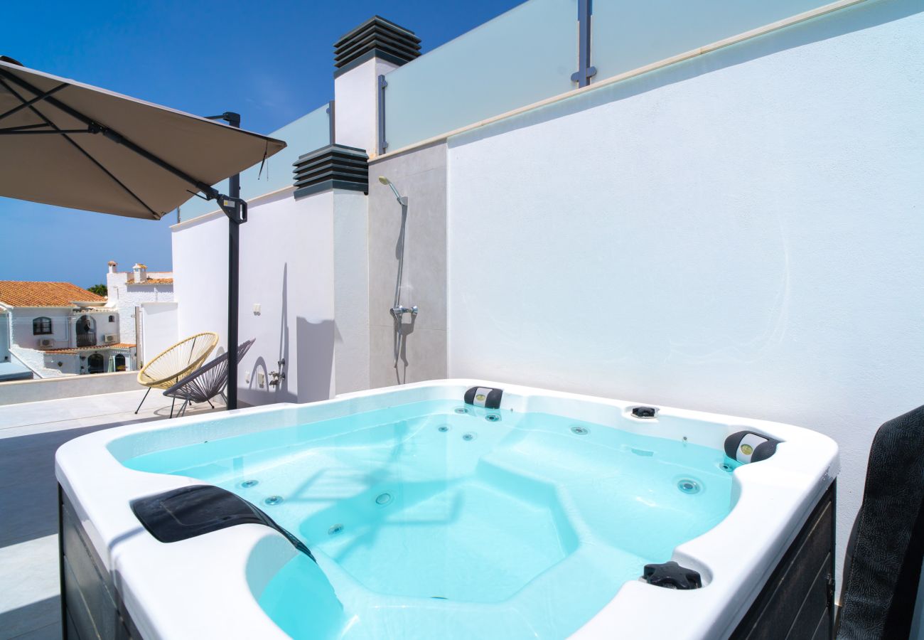 Villa in Nerja - Casa Mezcal – Villa für 4 Personen mit privatem Pool und Whirlpool in Nerja