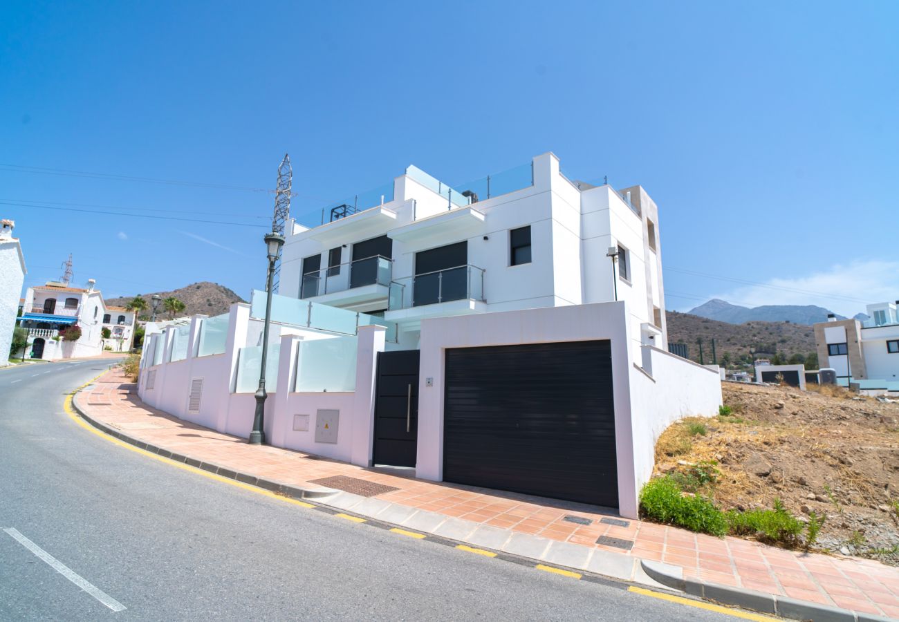 Villa in Nerja - Casa Mezcal – Villa für 4 Personen mit privatem Pool und Whirlpool in Nerja