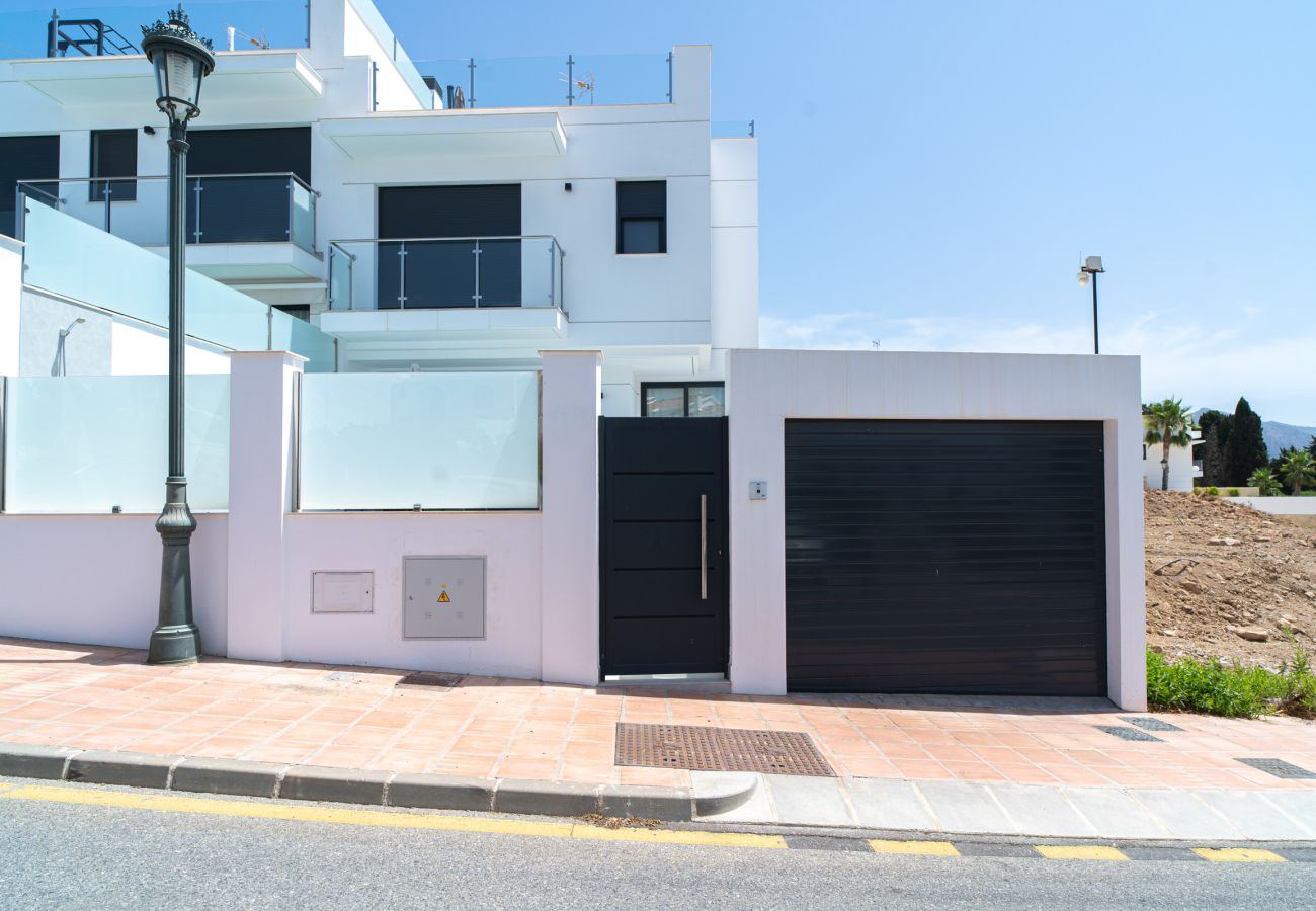Villa in Nerja - Casa Mezcal – Villa für 4 Personen mit privatem Pool und Whirlpool in Nerja