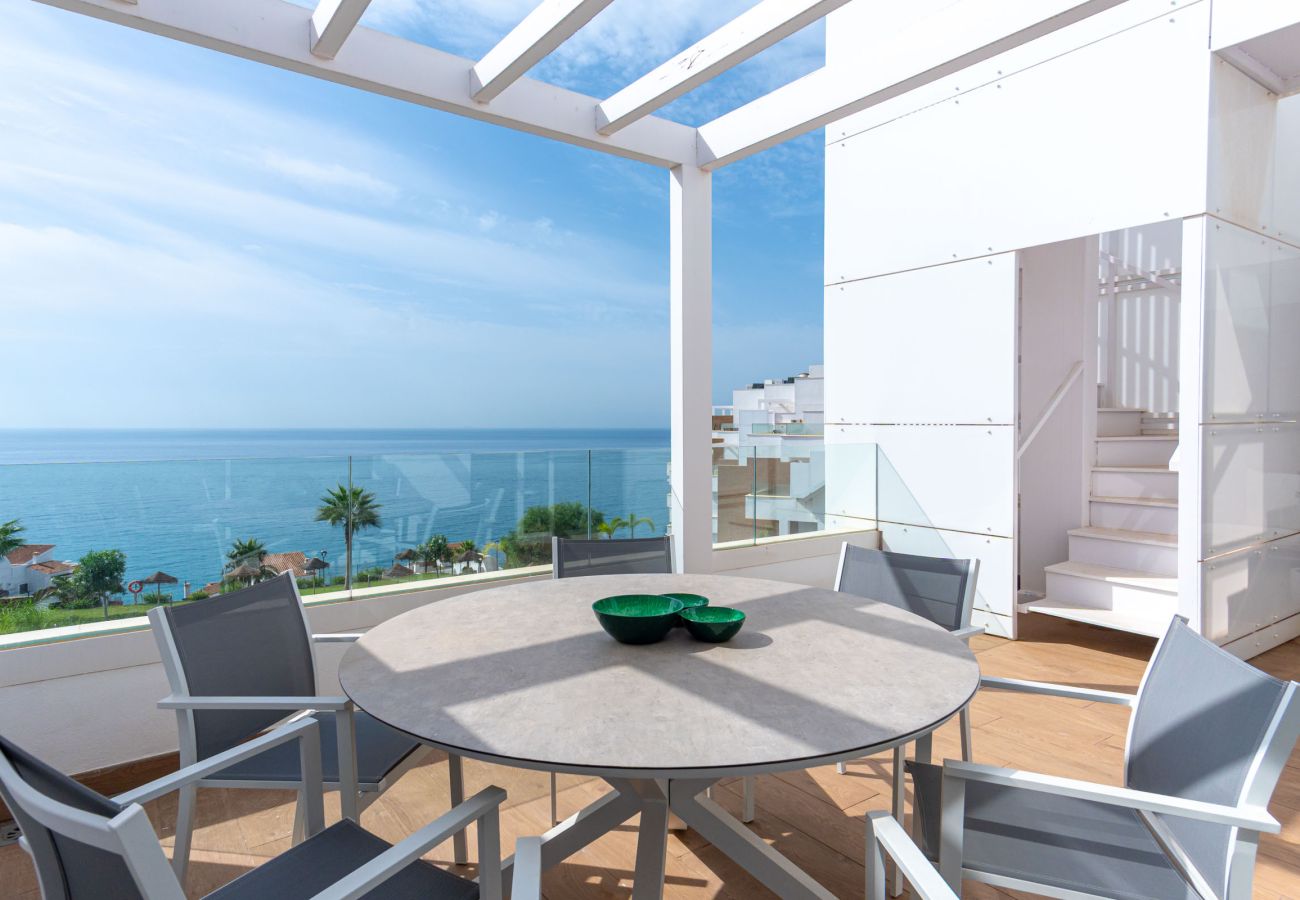 Private Terrasse mit Meerblick in einer Dachgeschosswohnung in Isea Calaceite, in der Nähe von Nerja